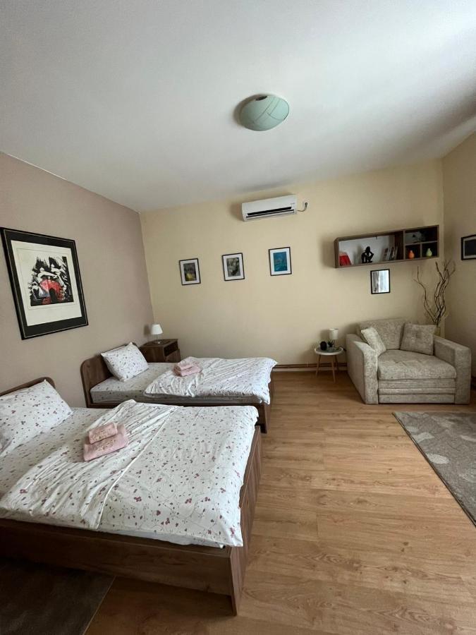 Guest House A'Storia Рума Екстериор снимка