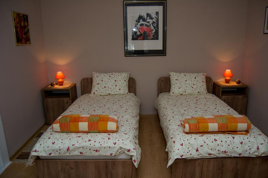 Guest House A'Storia Рума Екстериор снимка