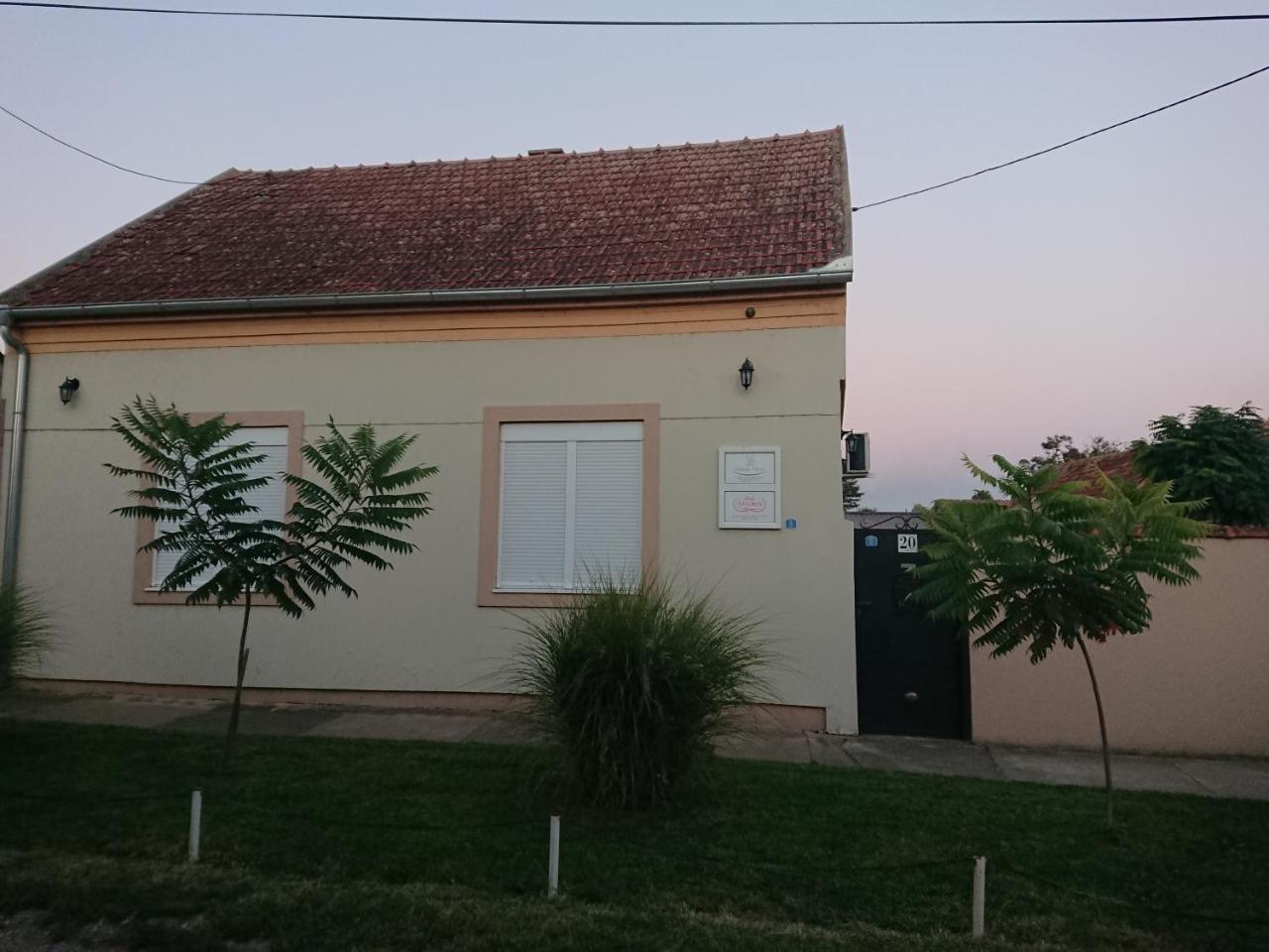 Guest House A'Storia Рума Екстериор снимка